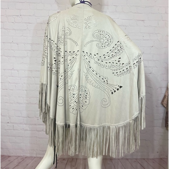 LENA GABRIELLE NEW YORK laser cut micro suede women’s shawl poncho in Grey OSFA - Picture 6 of 17